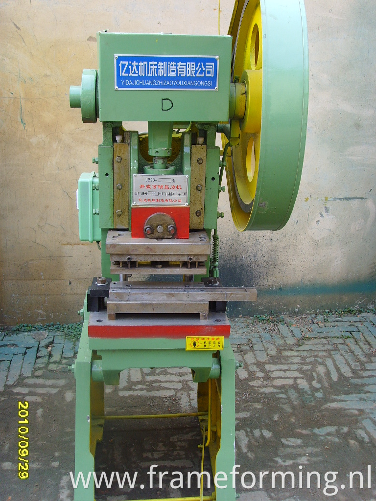 Expose System Tee Grid Making Machine